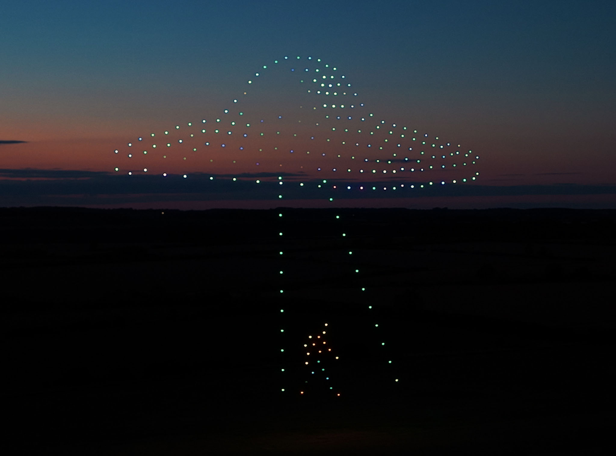 225 drones used to form an animation of a UFO abduction